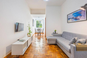 Apartamento Reformado 2 quartos e 2 banheiros em Copacabana